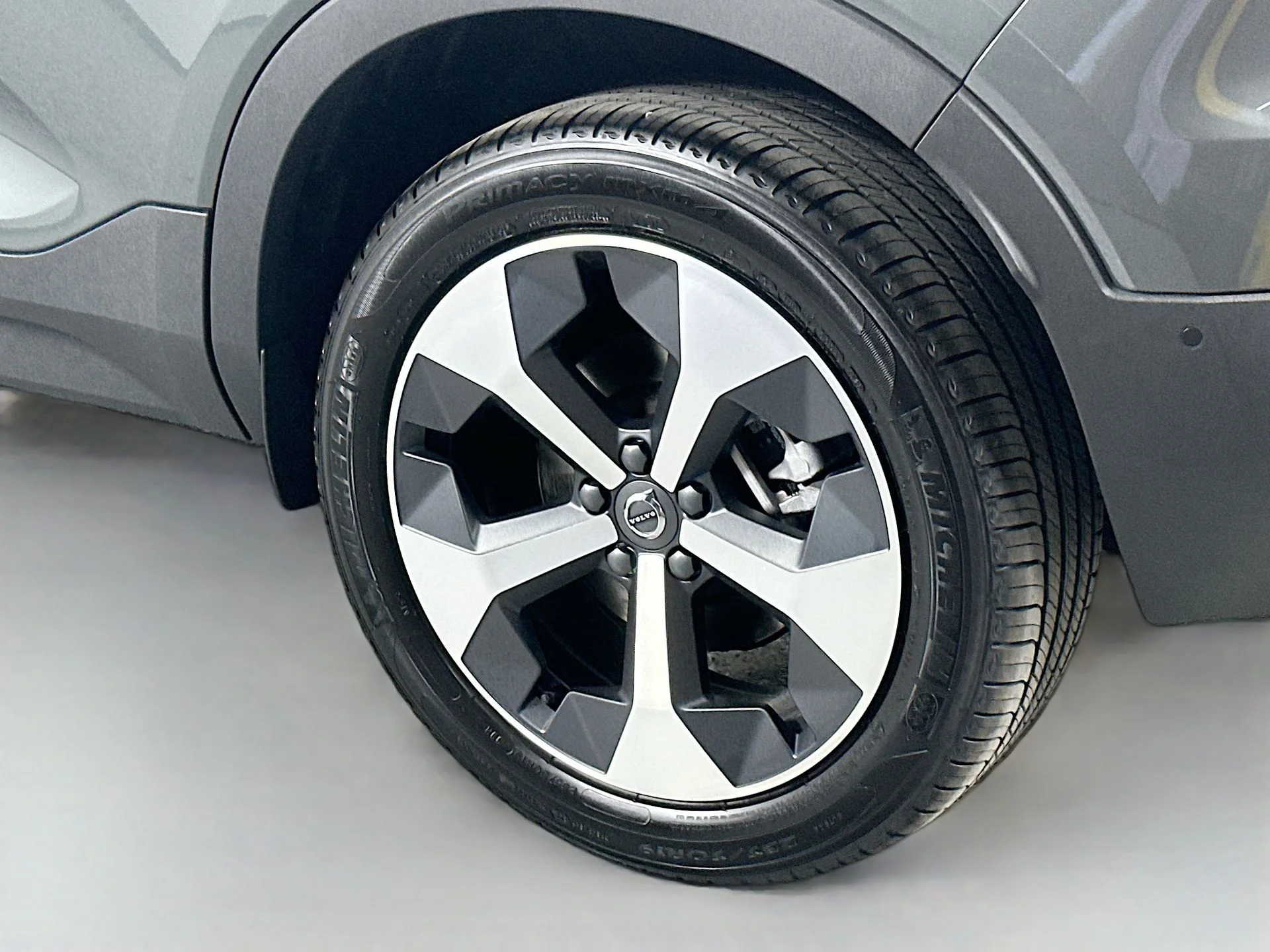 2026 Volvo XC40 Plus - Photo 9