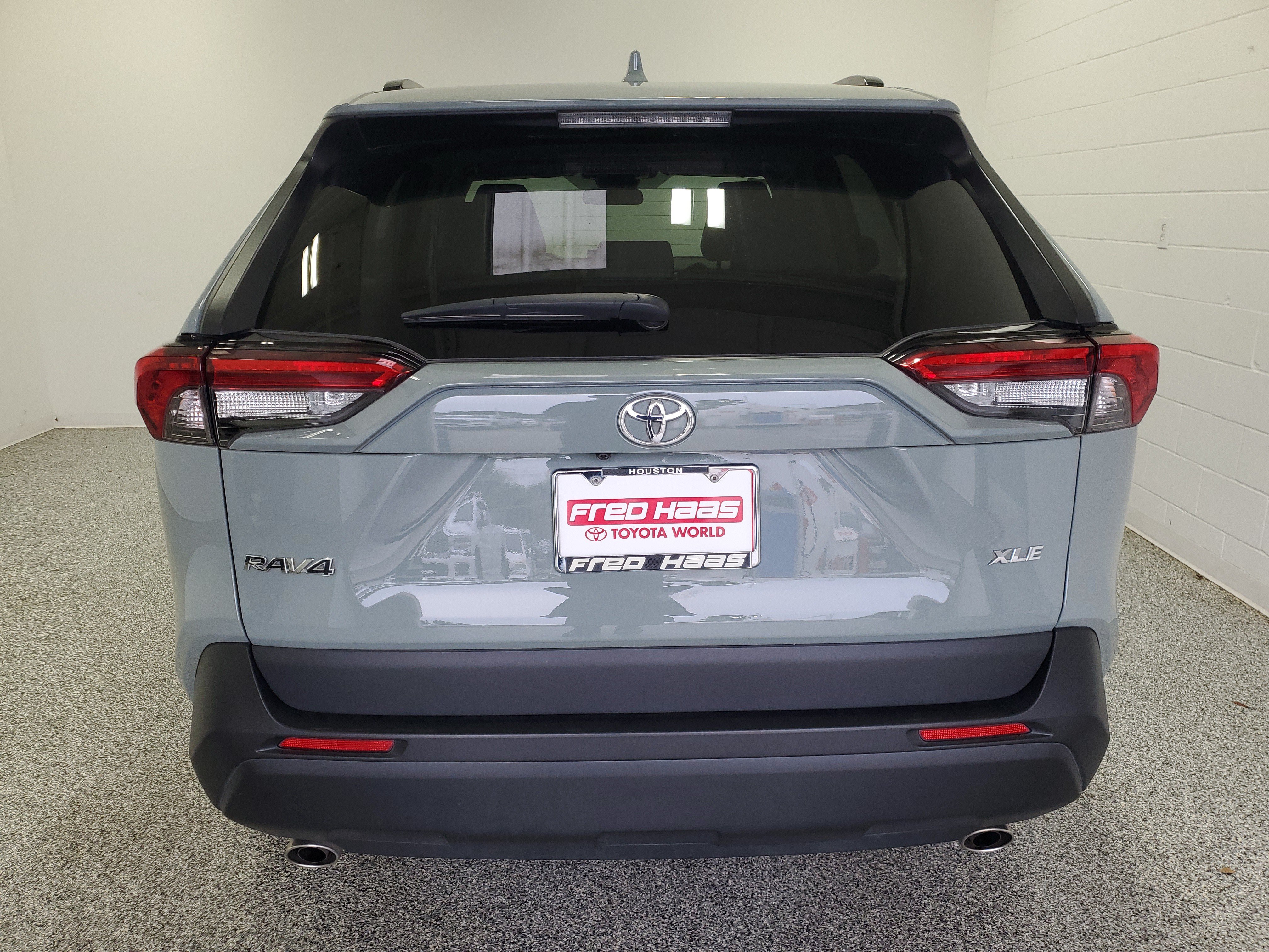 Used 2021 Lunar Rock Toyota XLE Premium image 7