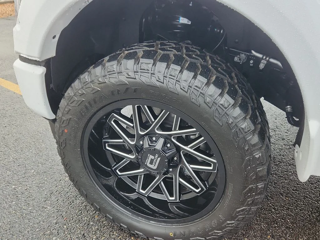 Used 2023 White Ford XLT image 19