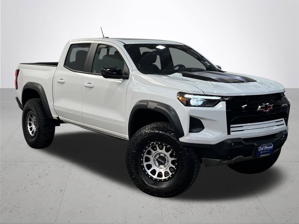 Used 2025 White Chevrolet ZR2 image 7