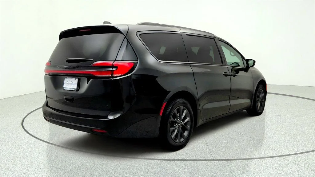 Used 2021 Brilliant Black Crystal Pearlcoat Chrysler Touring L AWD w/ Premium & Safety Sphere Group image 5