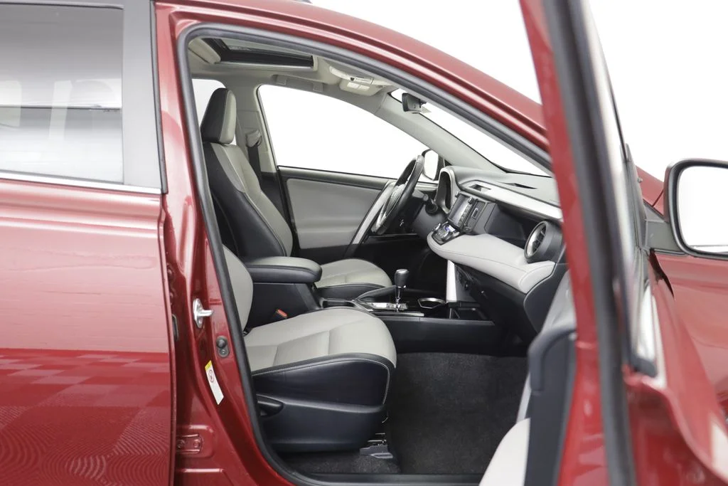2018 Toyota RAV4 Limited - Photo 19