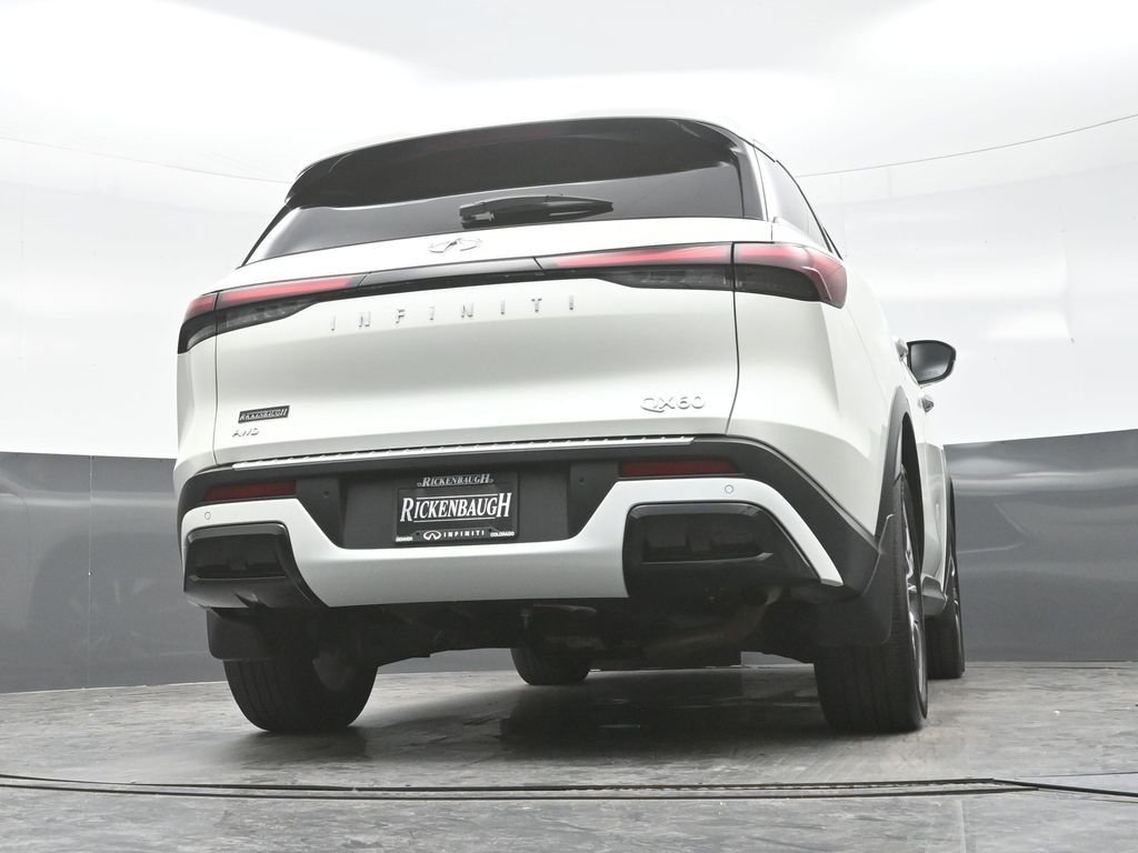 Used 2023 White INFINITI LUXE image 28