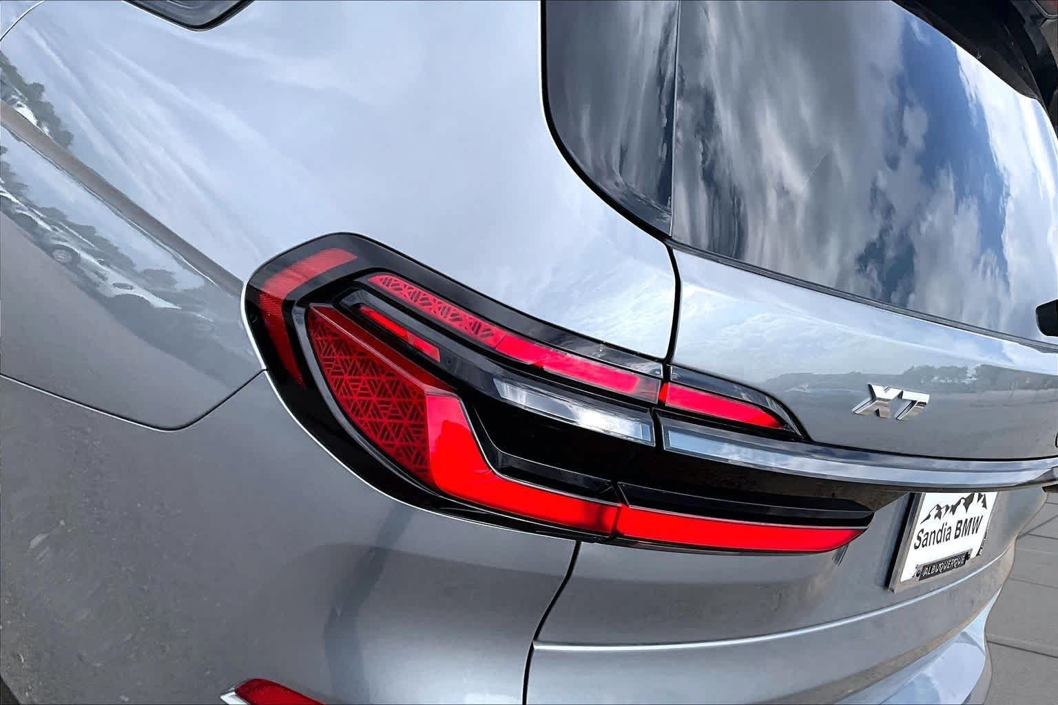 Used 2026 Skyscraper Grey Metallic BMW M60i image 26