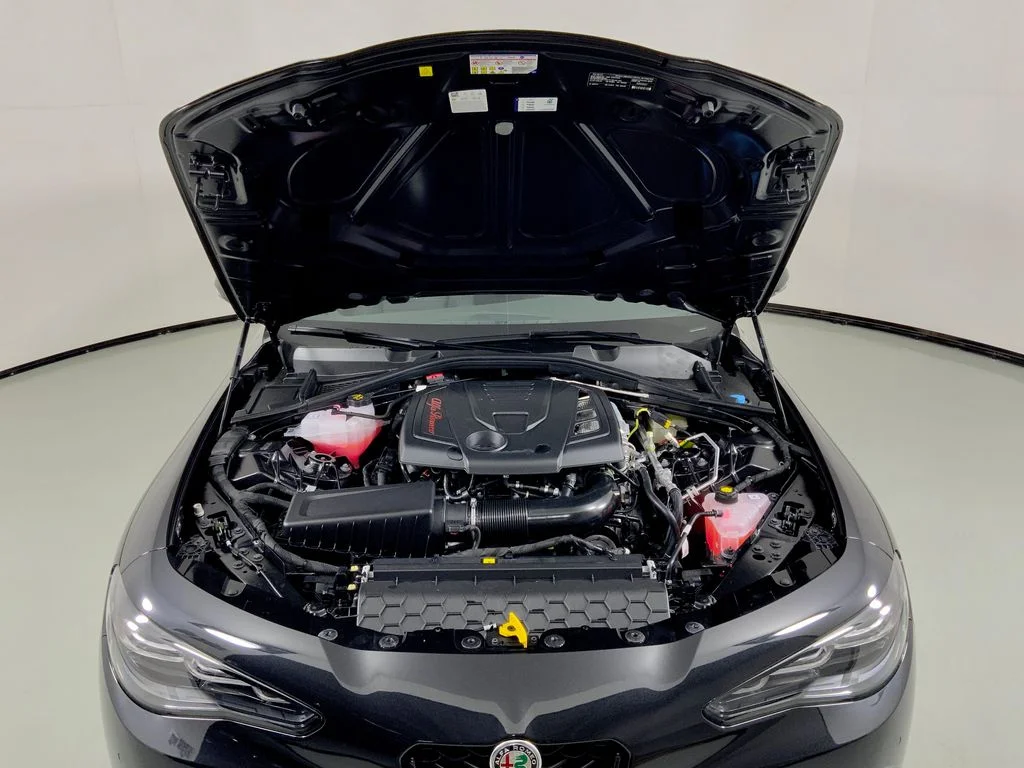 New 2026 Vulcano Black Metallic Exterior Paint Alfa Romeo Veloce image 8