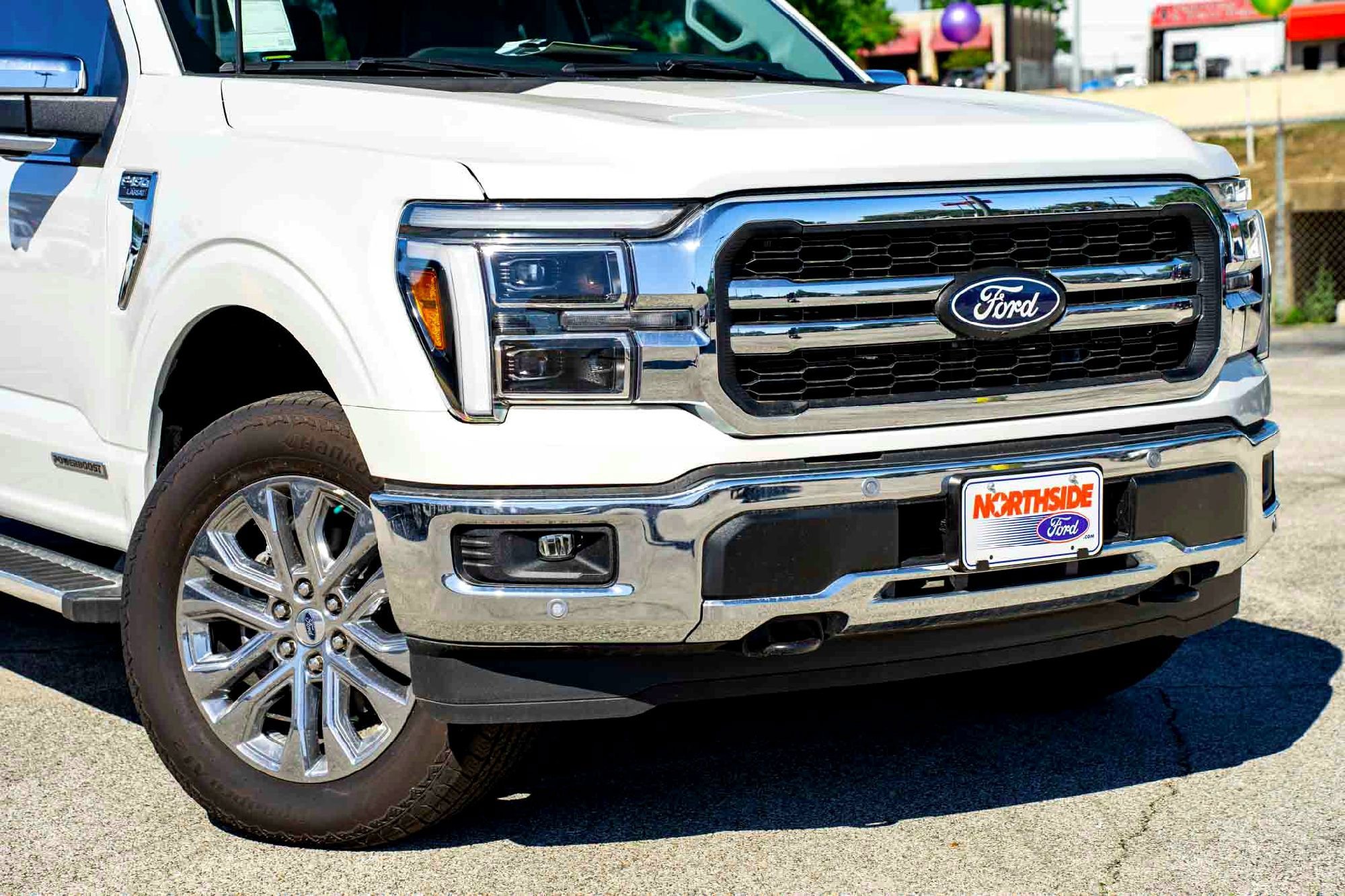 New 2025 Star White Metallic Tri-Coat Ford LARIAT image 3