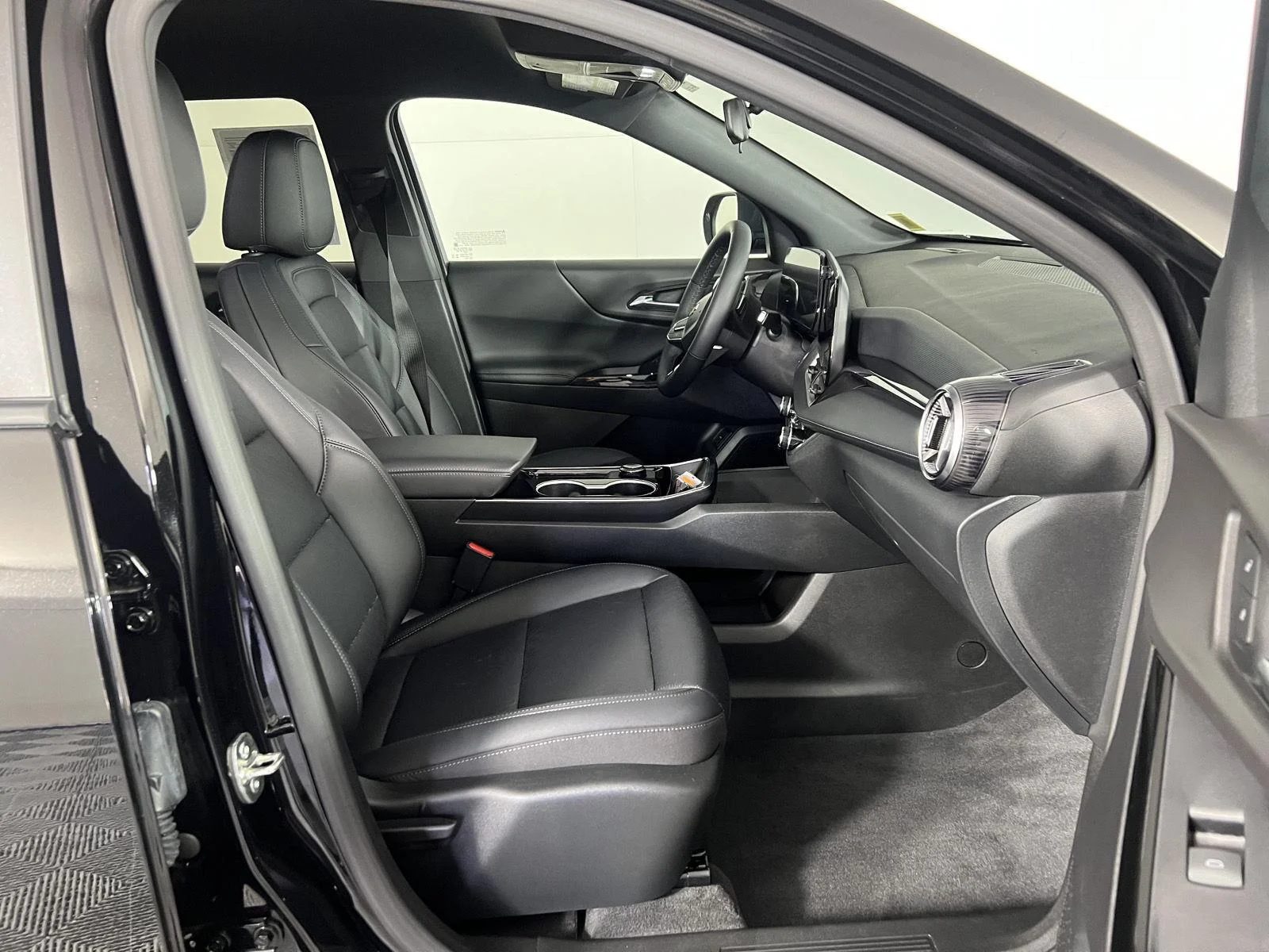 Used 2027 Mosaic Black Metallic Chevrolet AWD LT image 28