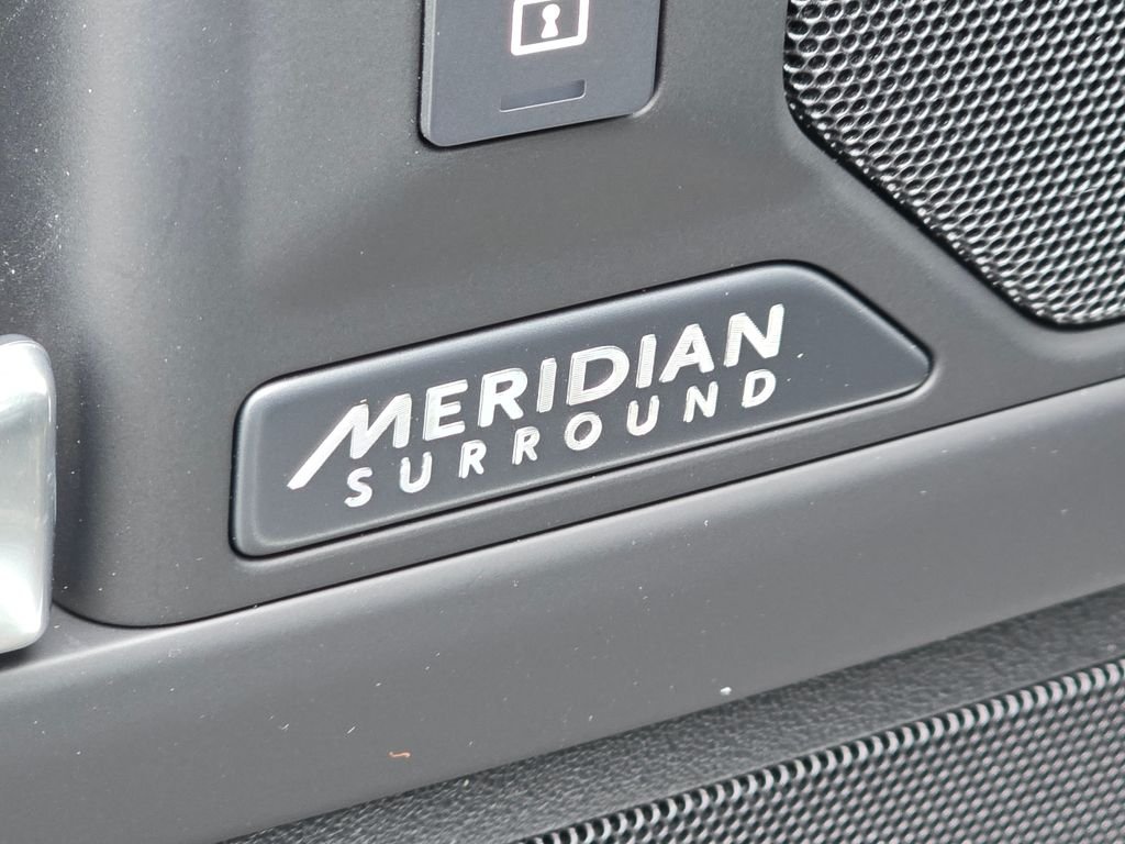 2026 Land Rover Defender X-Dynamic SE - Photo 8
