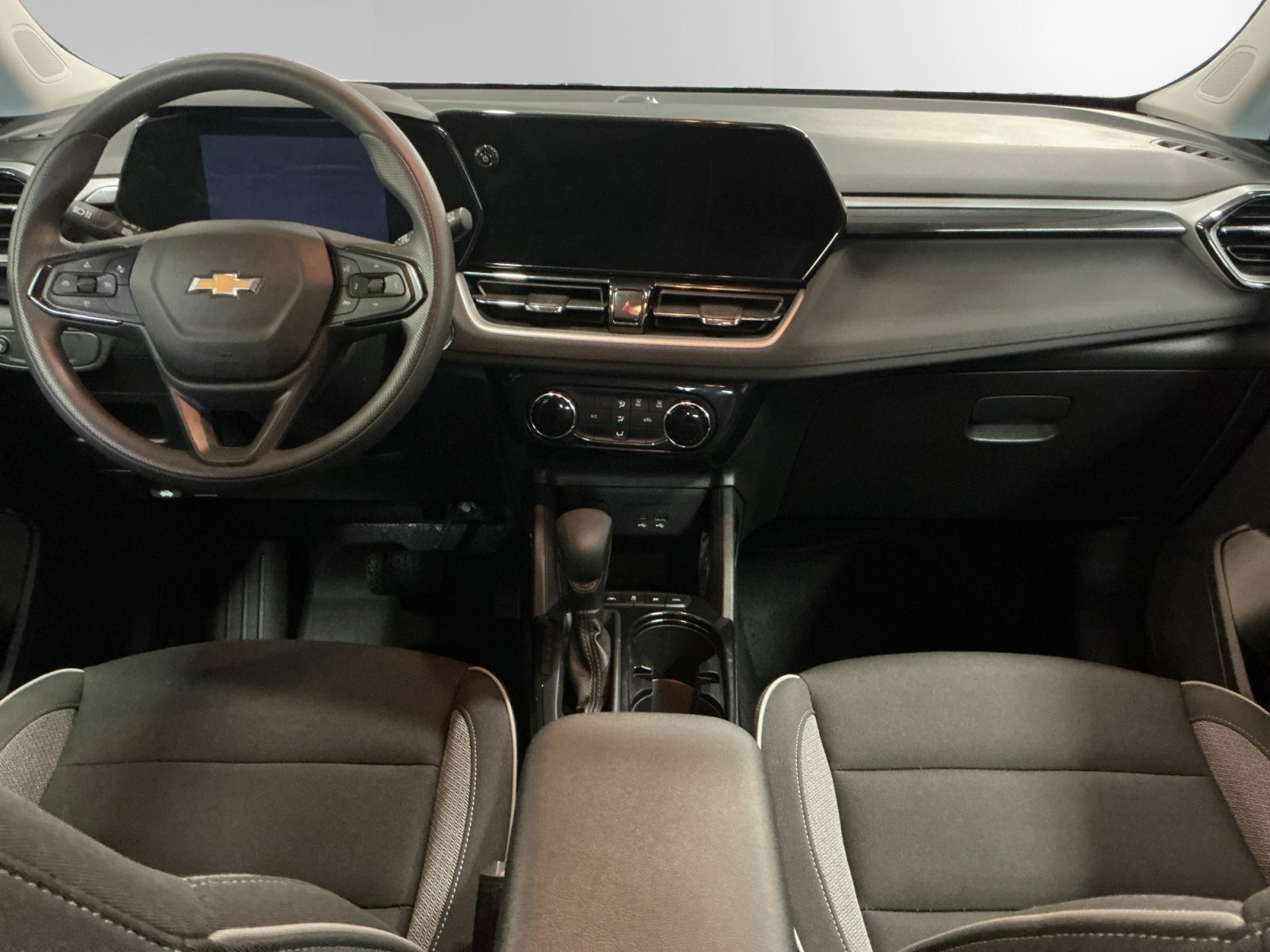 Used 2024 Summit White Chevrolet LT image 10
