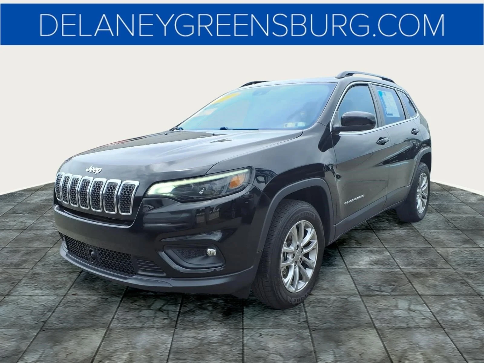 Used 2022 Diamond Black Crystal Pearlcoat Jeep Latitude Lux image 7