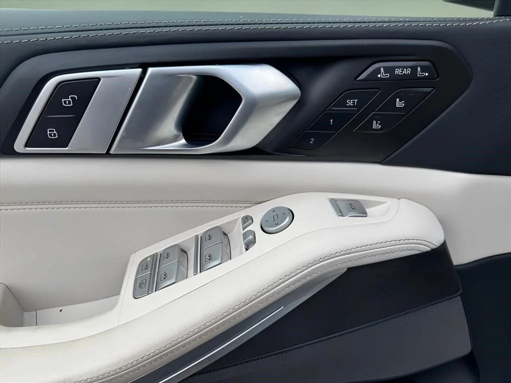 Used 2025 Brooklyn Grey Metallic BMW M60i image 20