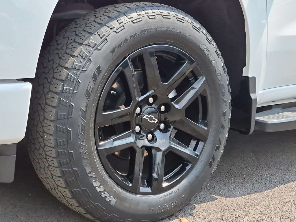 Used 2022  Chevrolet RST image 24