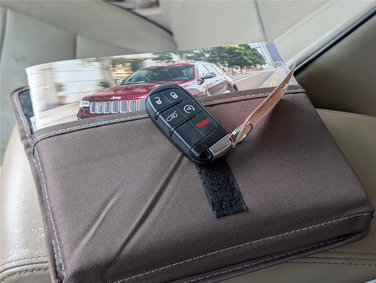Used 2017 Diamond Black Crystal Pearlcoat Jeep Overland image 20
