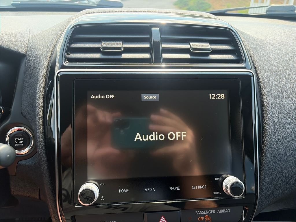 Used 2025 Blue Mitsubishi 2.0 SE image 18