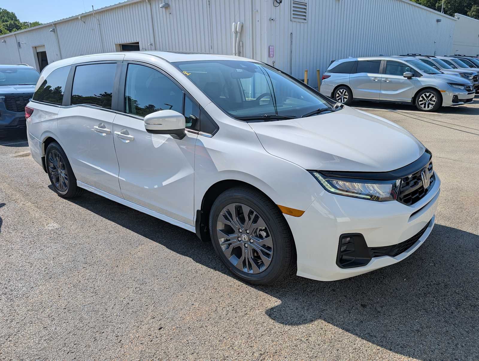 New 2026 Platinum White Pearl Honda Touring image 6