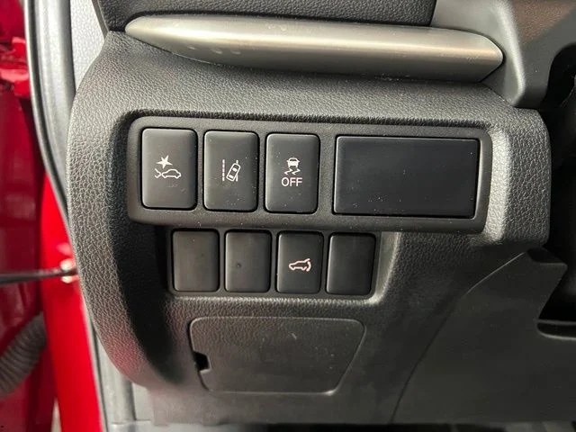 Used 2025 Lightning Blue Metallic Mitsubishi SE image 19