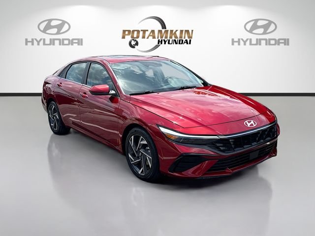 Used 2025 Red Hyundai SEL Convenience image 3