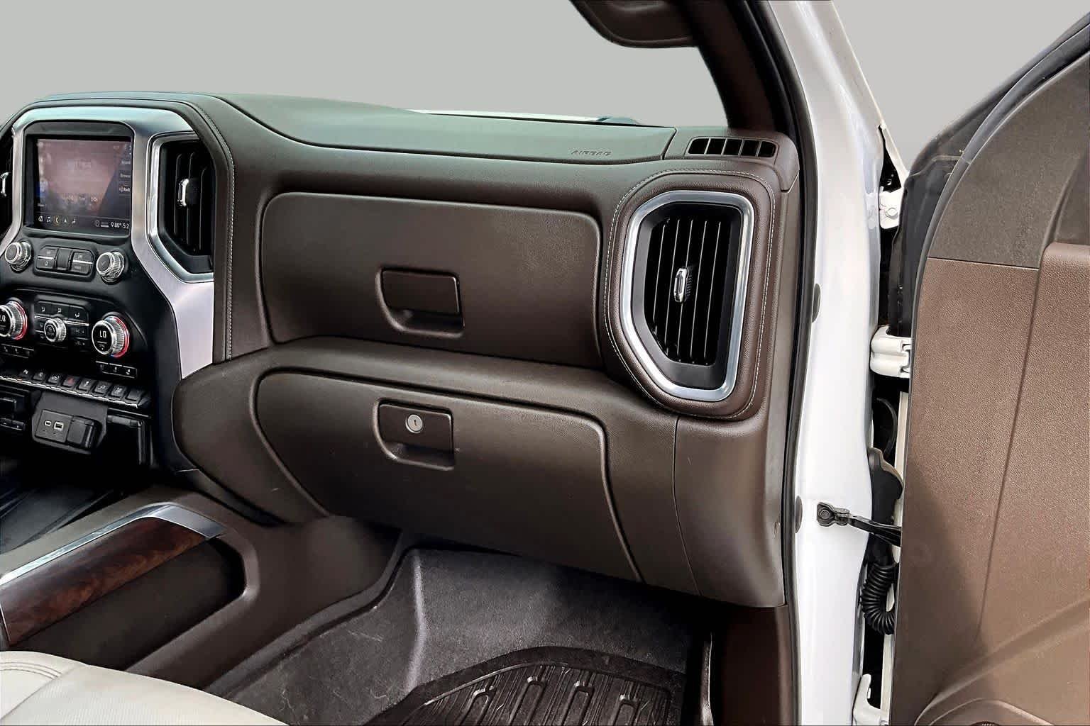 Used 2020 White Frost Tricoat GMC SLT image 19
