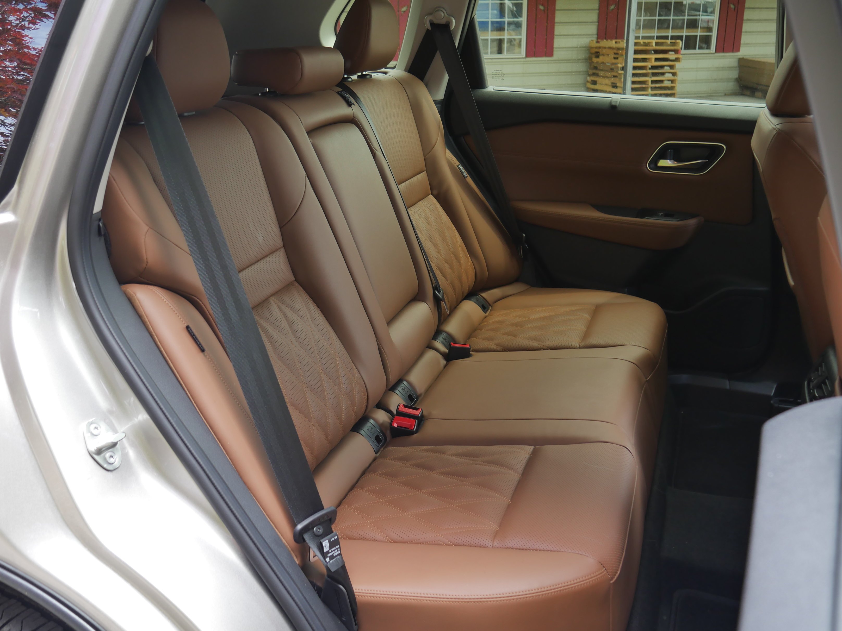 Certified Used 2025 Champagne Silver Metallic/Super Black Nissan Platinum image 27