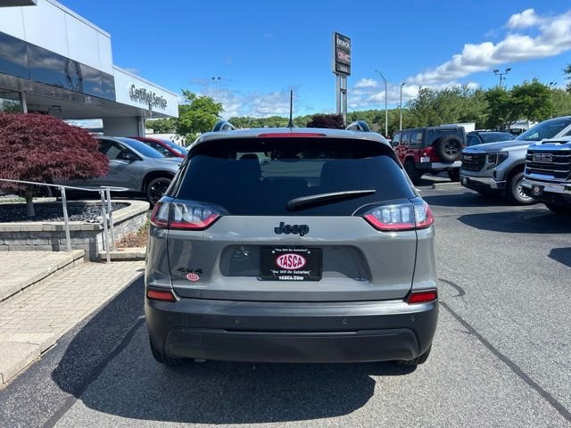 Used 2023 Gray Jeep Altitude image 4