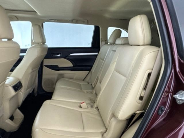 Used 2018 Red Toyota XLE image 28