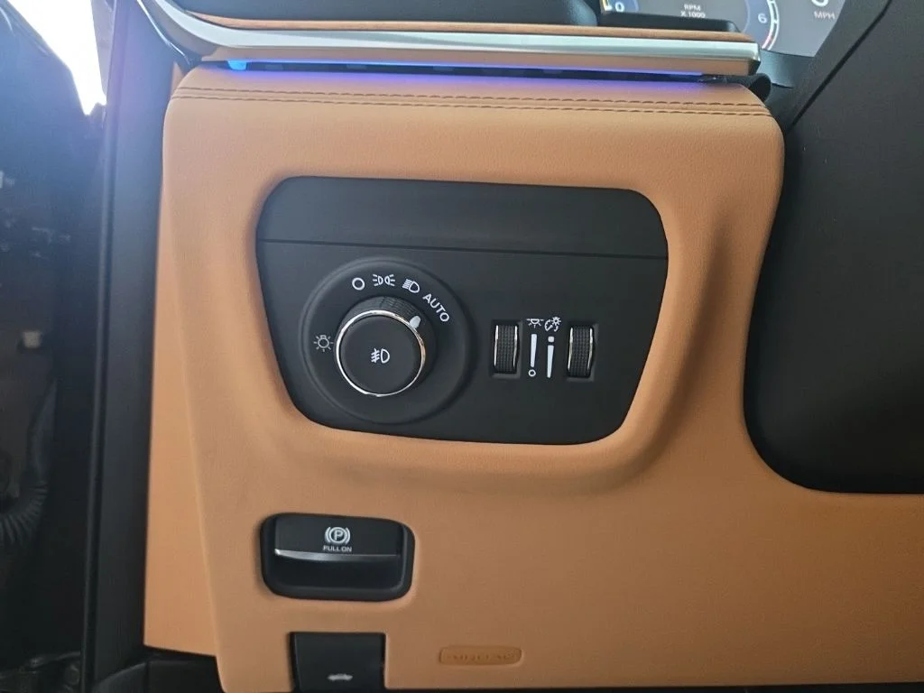 Used 2023 Black Jeep Summit image 32