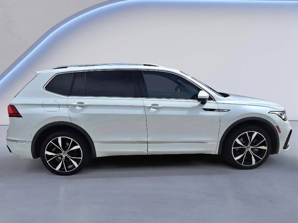 Used 2022 Oryx White Pearl Volkswagen SEL R-Line image 6