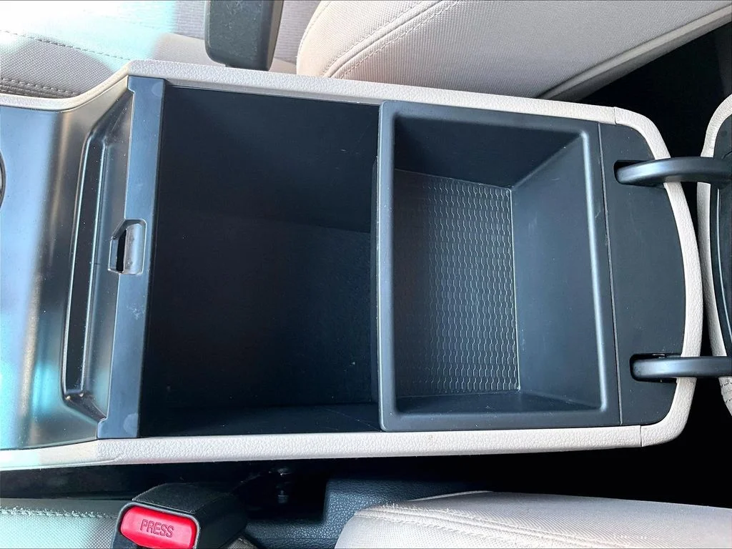 Used 2018 Blue Hyundai Value image 33