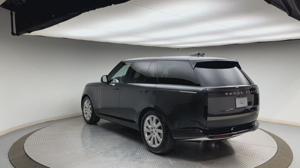 Certified Used 2025 Carpathian Gray Premium Metallic Land Rover SE image 4
