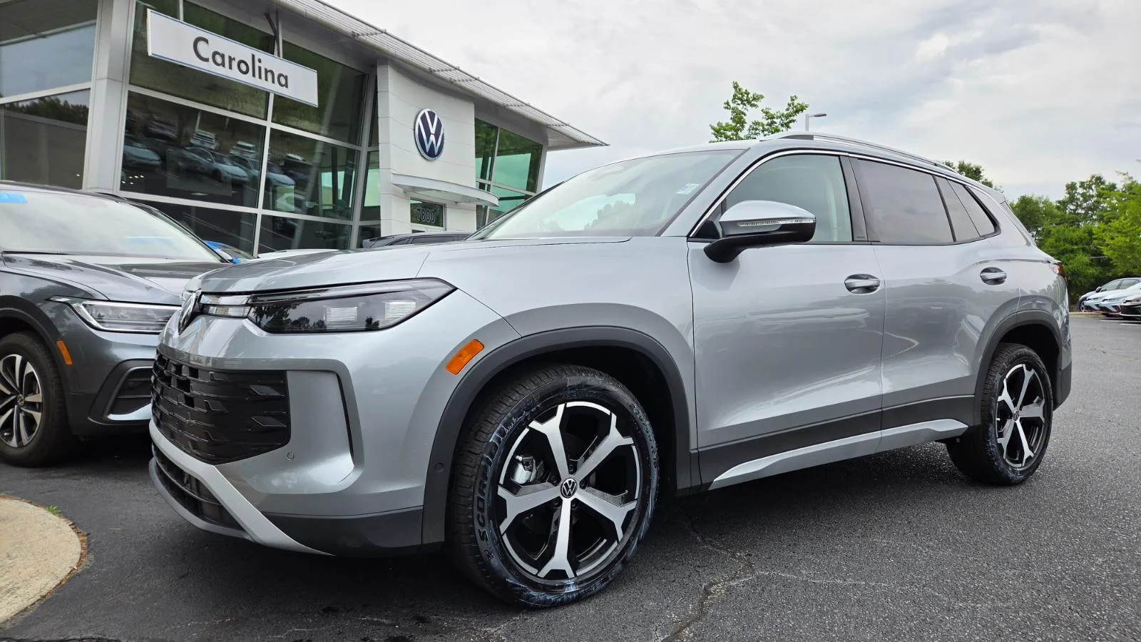 2026 Volkswagen Tiguan 2.0T SE's photo