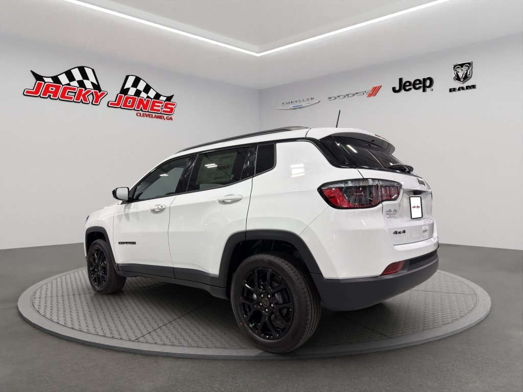 New 2026 Bright White Clear-Coat Exterior Paint Jeep Latitude Altitude image 6