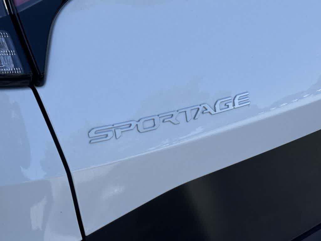 Used 2024 Snow White Pearl Kia LX image 10