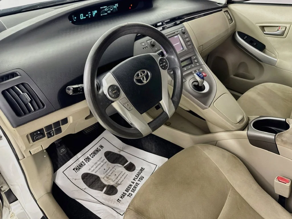 Used 2015 Blizzard Pearl Toyota Two image 10