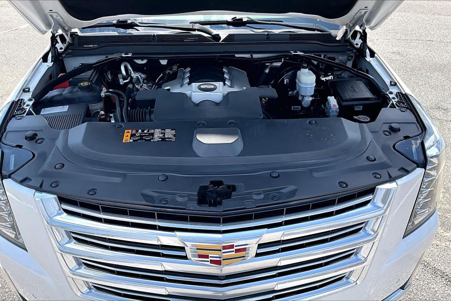 Used 2020 Crystal White Tricoat Cadillac Platinum image 32