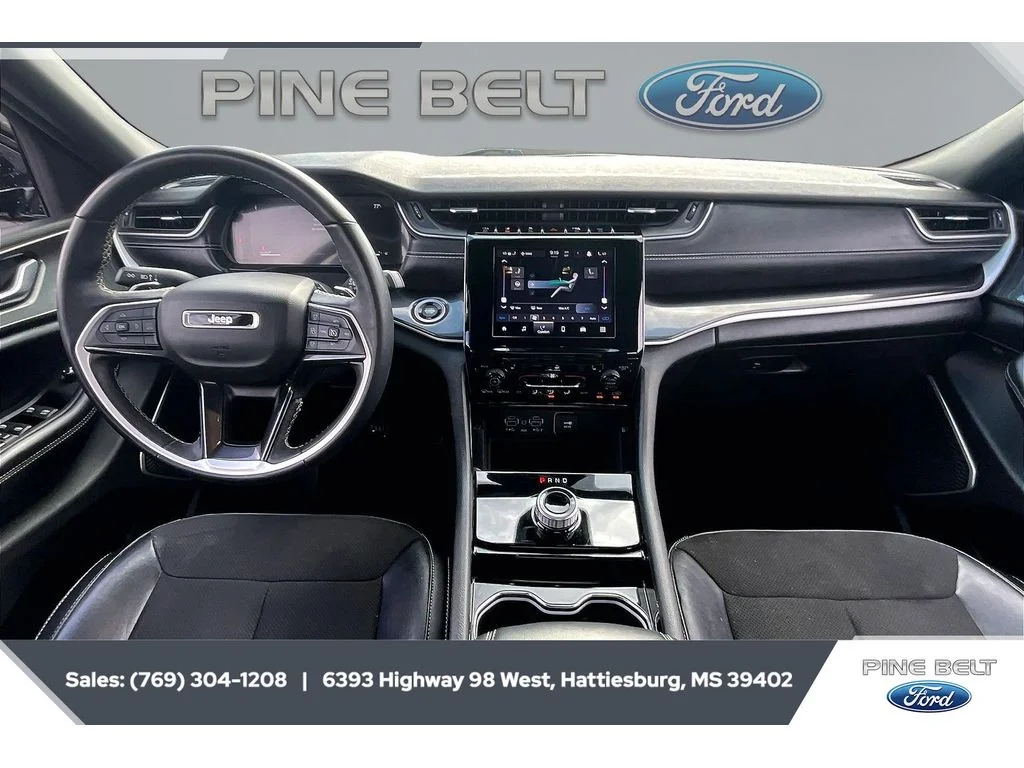 Used 2022 Diamond Black Crystal Pearlcoat Jeep Altitude image 13