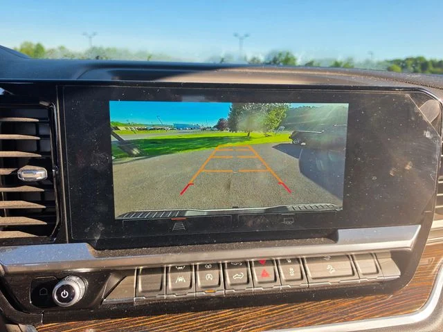 Used 2022 White GMC Elevation image 19