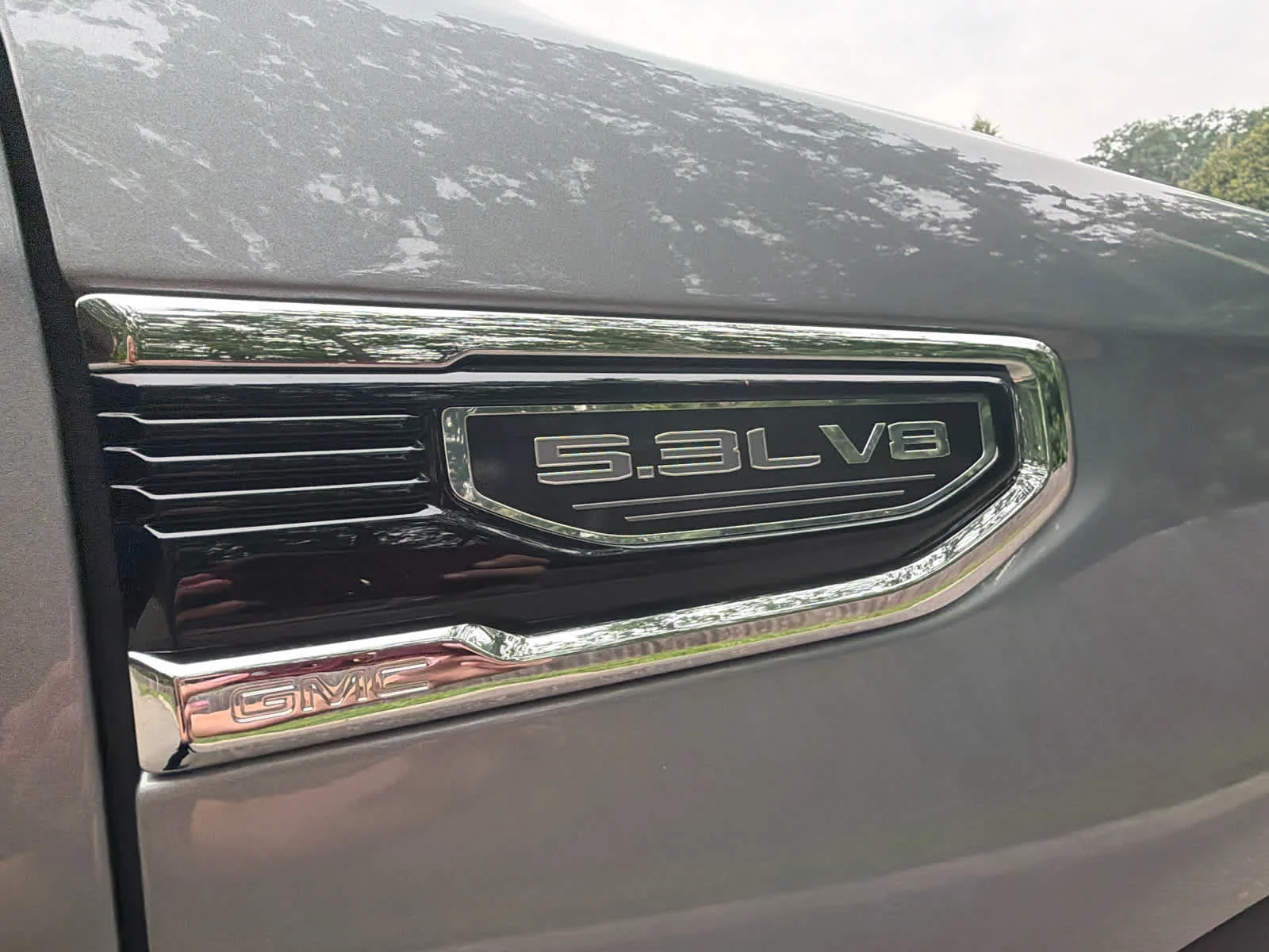 Used 2025 Sterling Metallic GMC SLT image 4