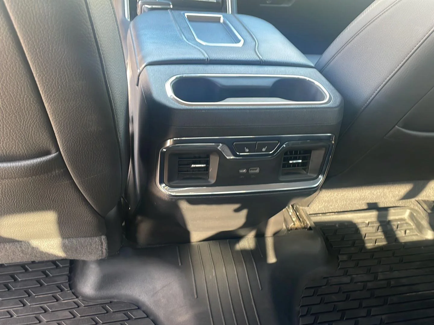 Used 2022 Onyx Black GMC Denali image 21