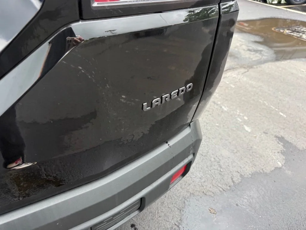 New 2026 Diamond Black Crystal Pearl-Coat Exterior Paint Jeep Laredo image 35