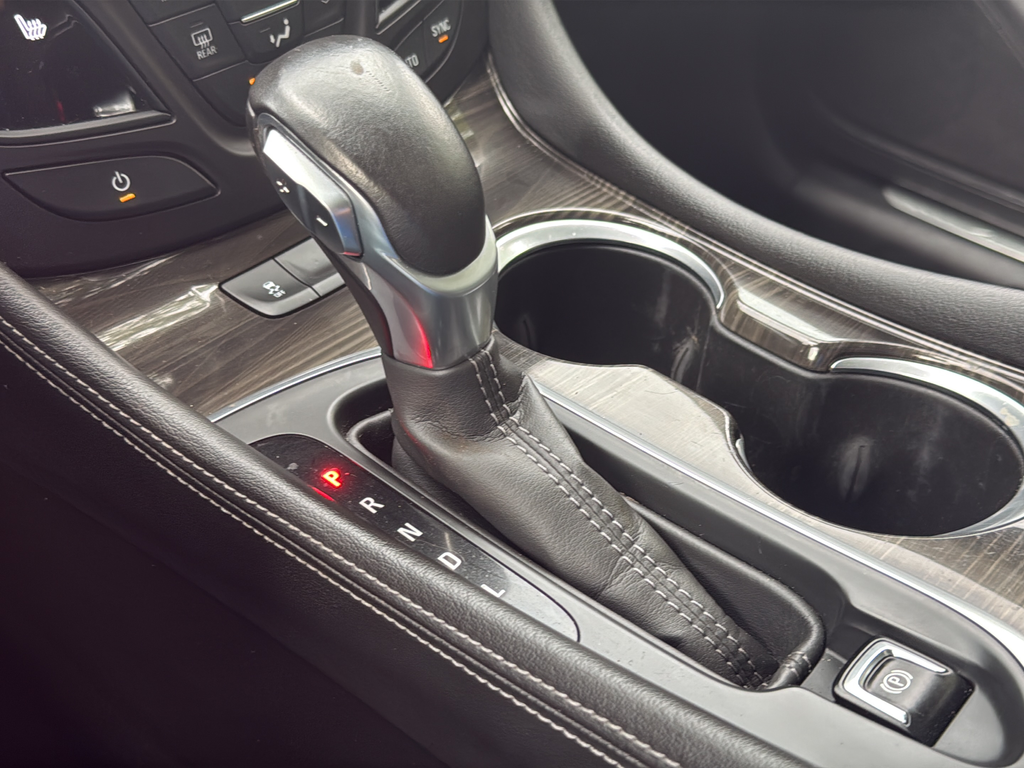 Used 2020 White Buick Essence image 39