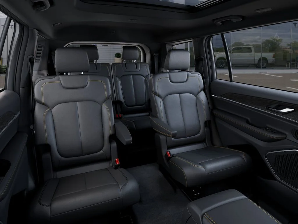 New 2026 Bright White Clear-Coat Exterior Paint Jeep  image 15