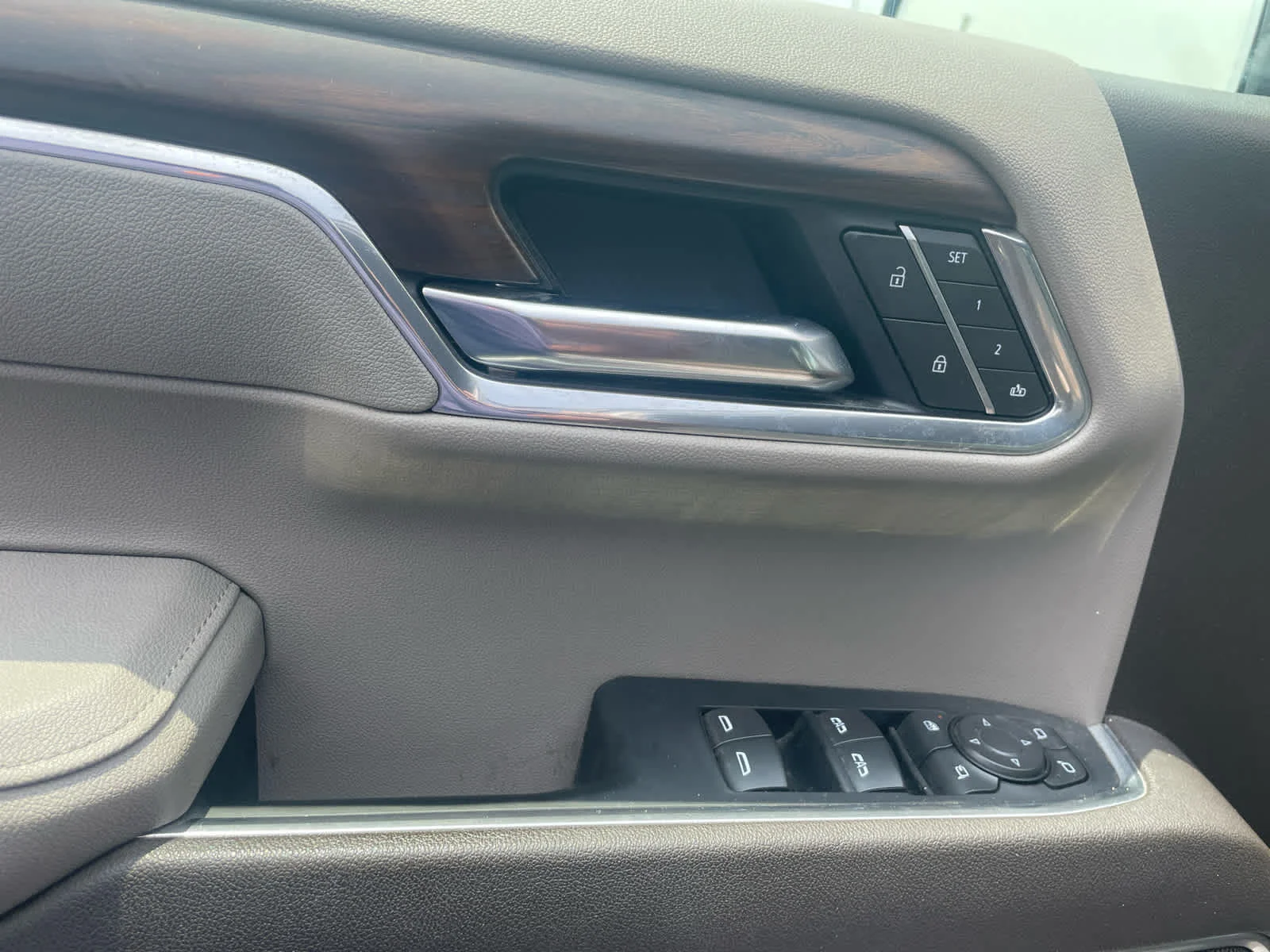 Used 2025 Sterling Metallic GMC SLT image 12