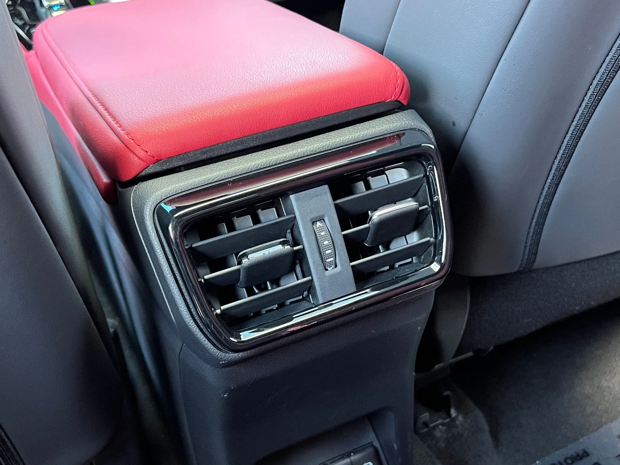 Used 2024 Silver Lexus 350 F SPORT Handling image 19