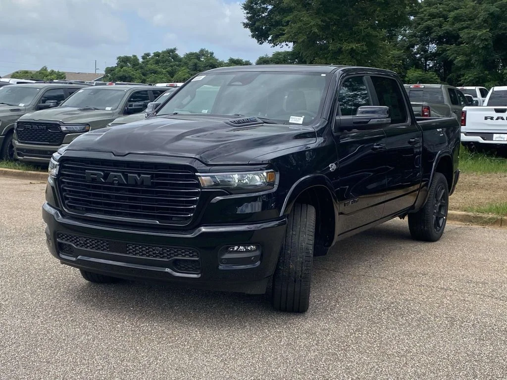 New 2026 Diamond Black Crystal Pearl-Coat Exterior Paint RAM Laramie image 3