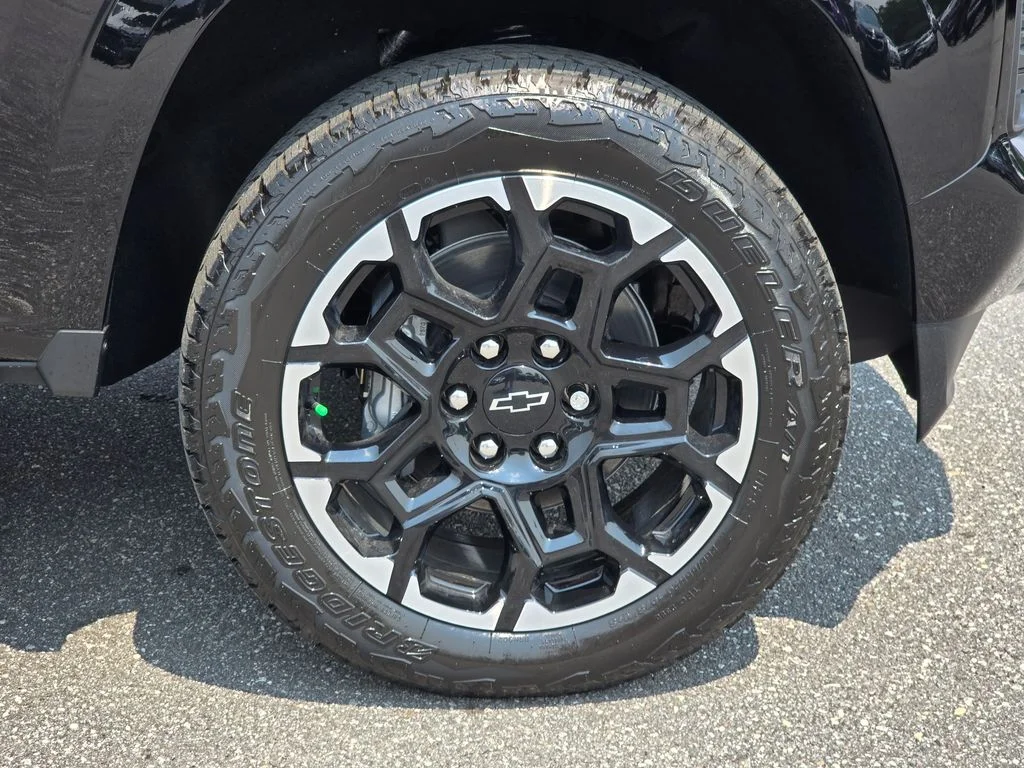 New 2026 Black Chevrolet Z71 image 15