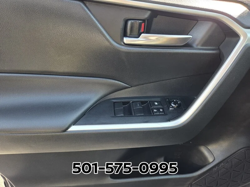 Used 2021 Magnetic Gray Metallic TOYOTA XLE FWD image 33