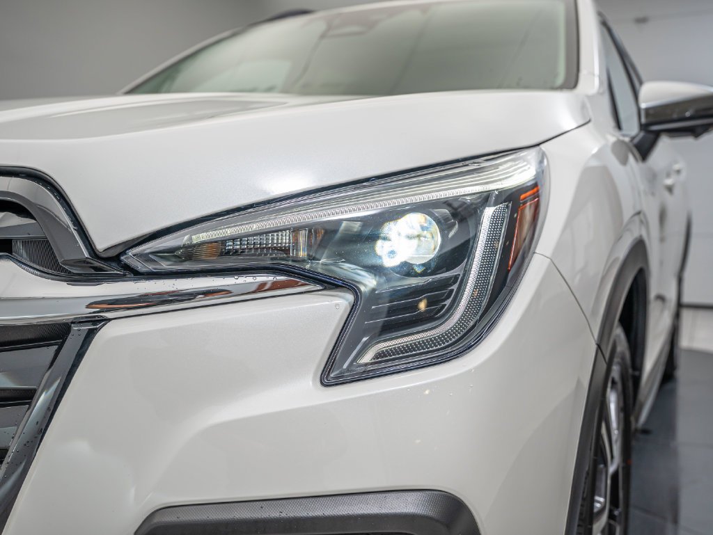 Used 2023 Crystal White Pearl Subaru Limited image 12