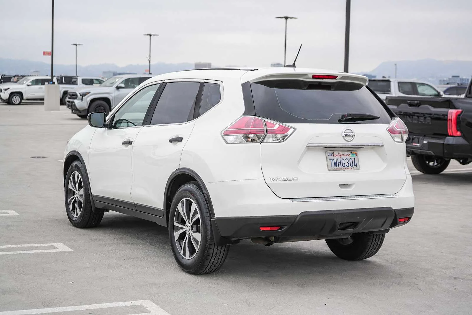 Used 2016 Glacier White Nissan S image 8