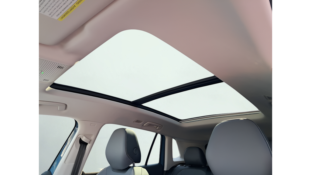 2025 Volkswagen Tiguan SE - Photo 32