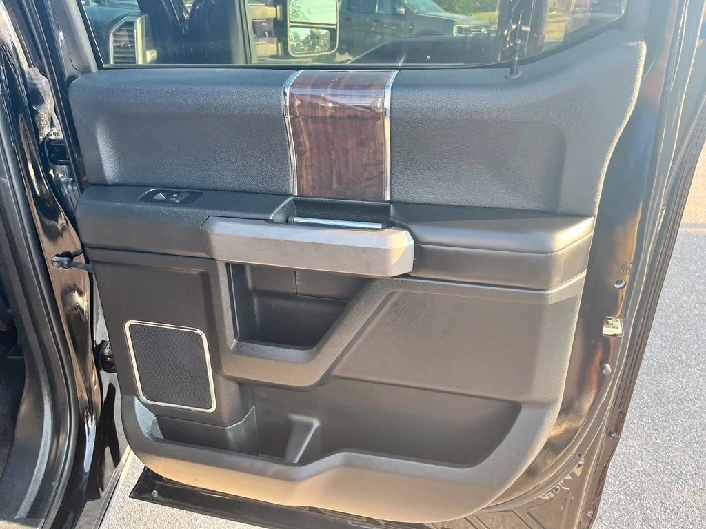 Used 2017 Black Ford Platinum image 9